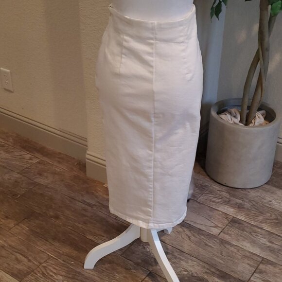 H&M Button Midi Pencil Skirt - Picture 2 of 11